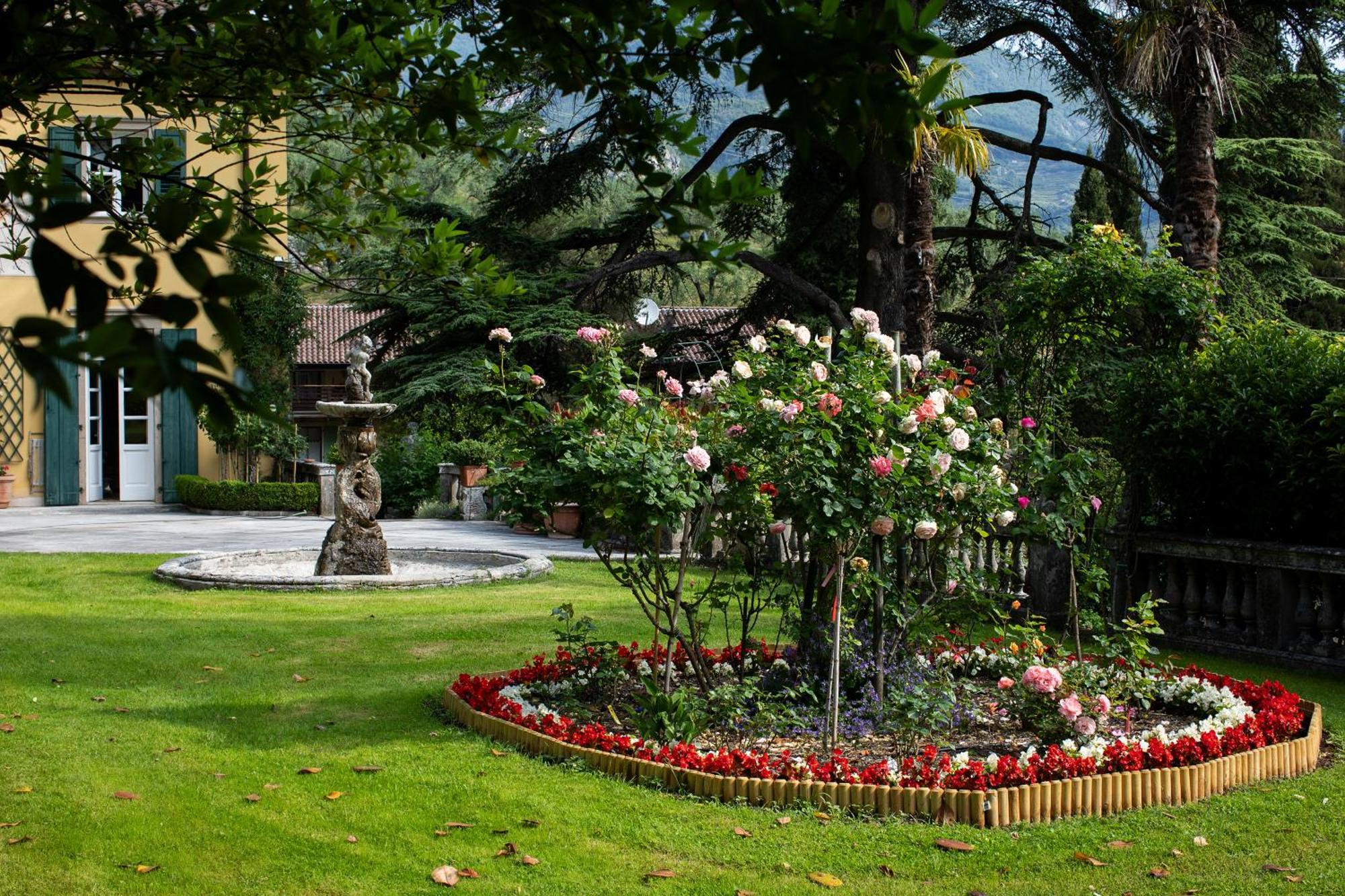 Villa Angelica Riva del Garda Bagian luar foto